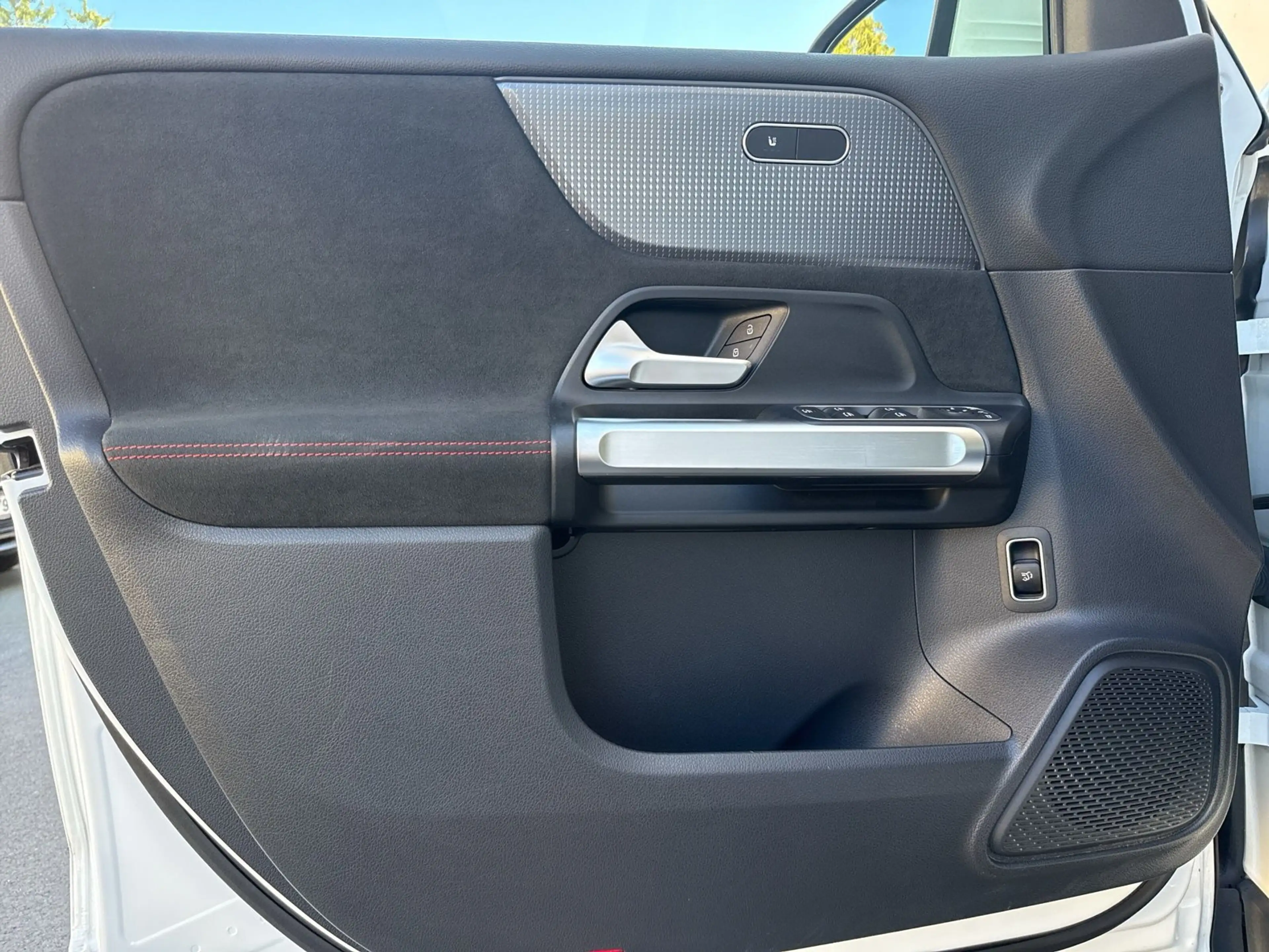 Mercedes-Benz EQB 300 4MATIC Navi Cam SHZ EASY-PACK — photo 11