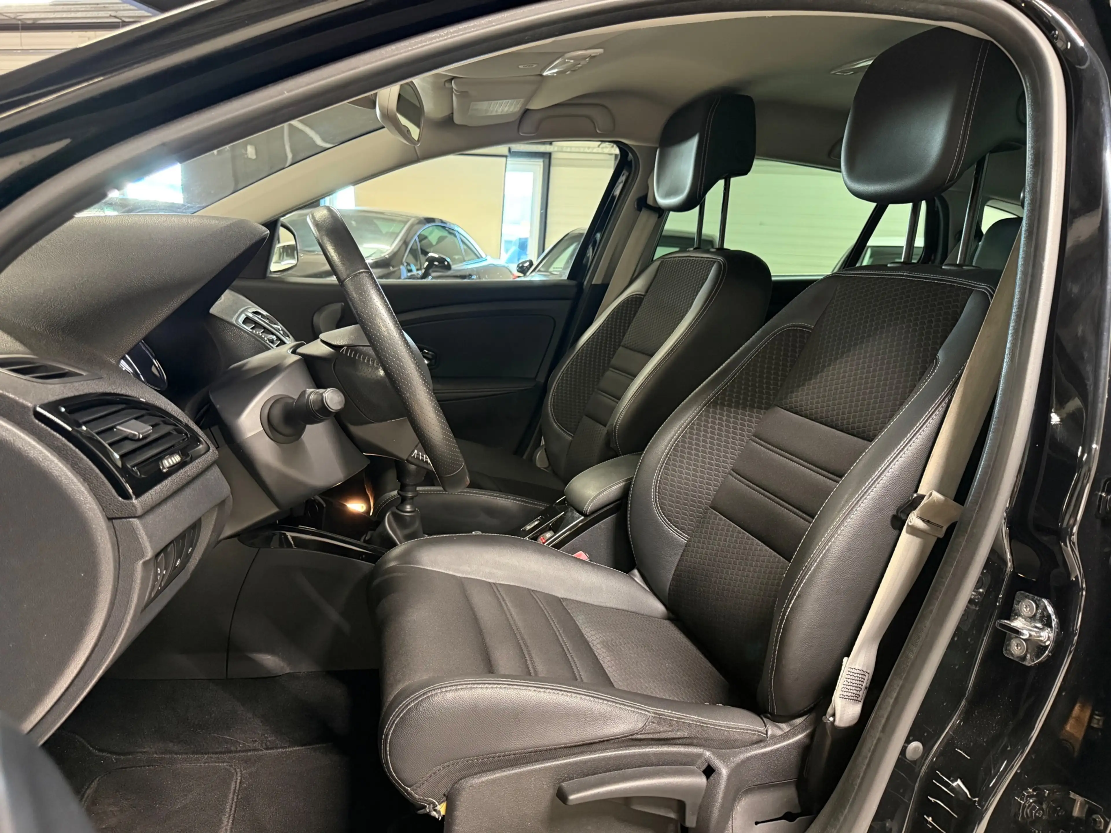 Renault Megane Estate 1.2 TCe 116PK Bose|Navi|Led|Facelift!! — photo 8