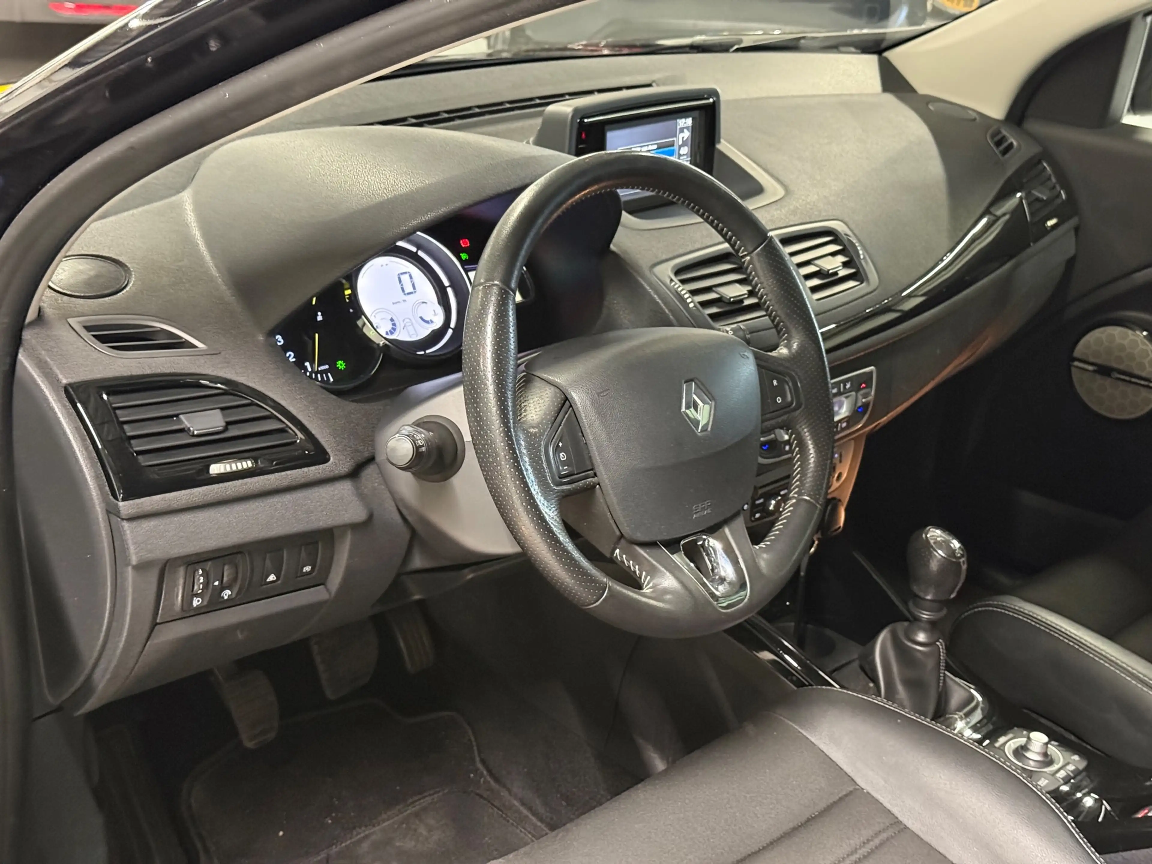 Renault Megane Estate 1.2 TCe 116PK Bose|Navi|Led|Facelift!! — photo 2