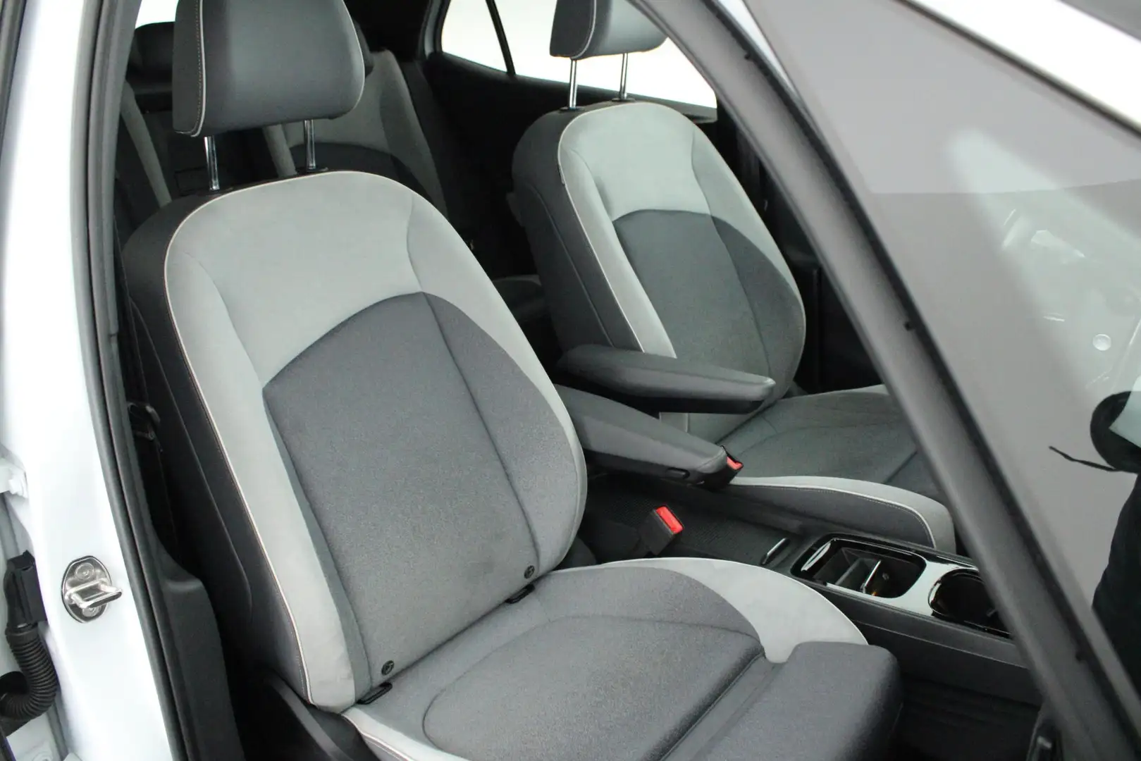Volkswagen ID.3 First Max 58 kWh 204pk SOH 86% Steunhaak Navigatie Wit - 2