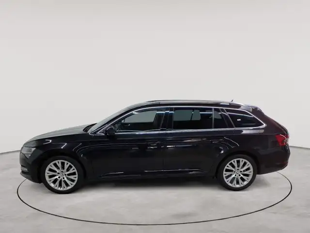 Skoda Superb view 6