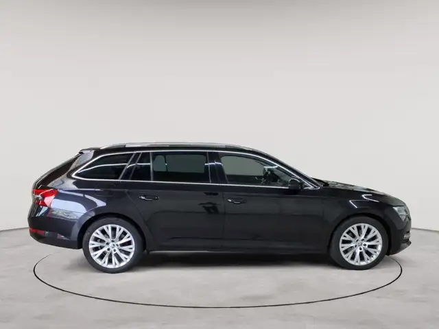 Skoda Superb view 3