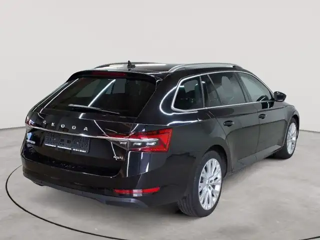 Skoda Superb view 4