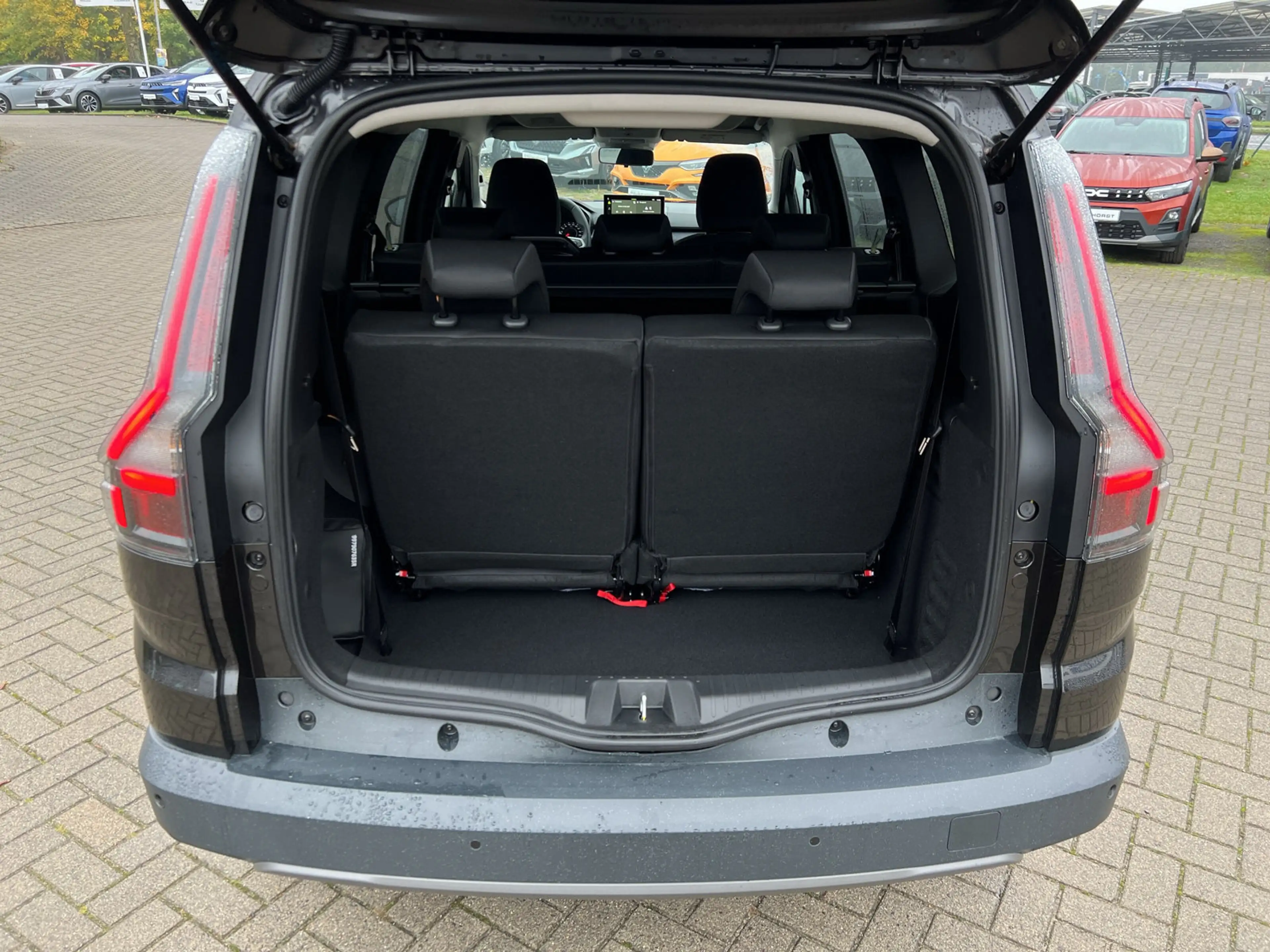 Dacia Jogger TCe 110 Expression 7-S SHZ+RFK+LED — photo 15