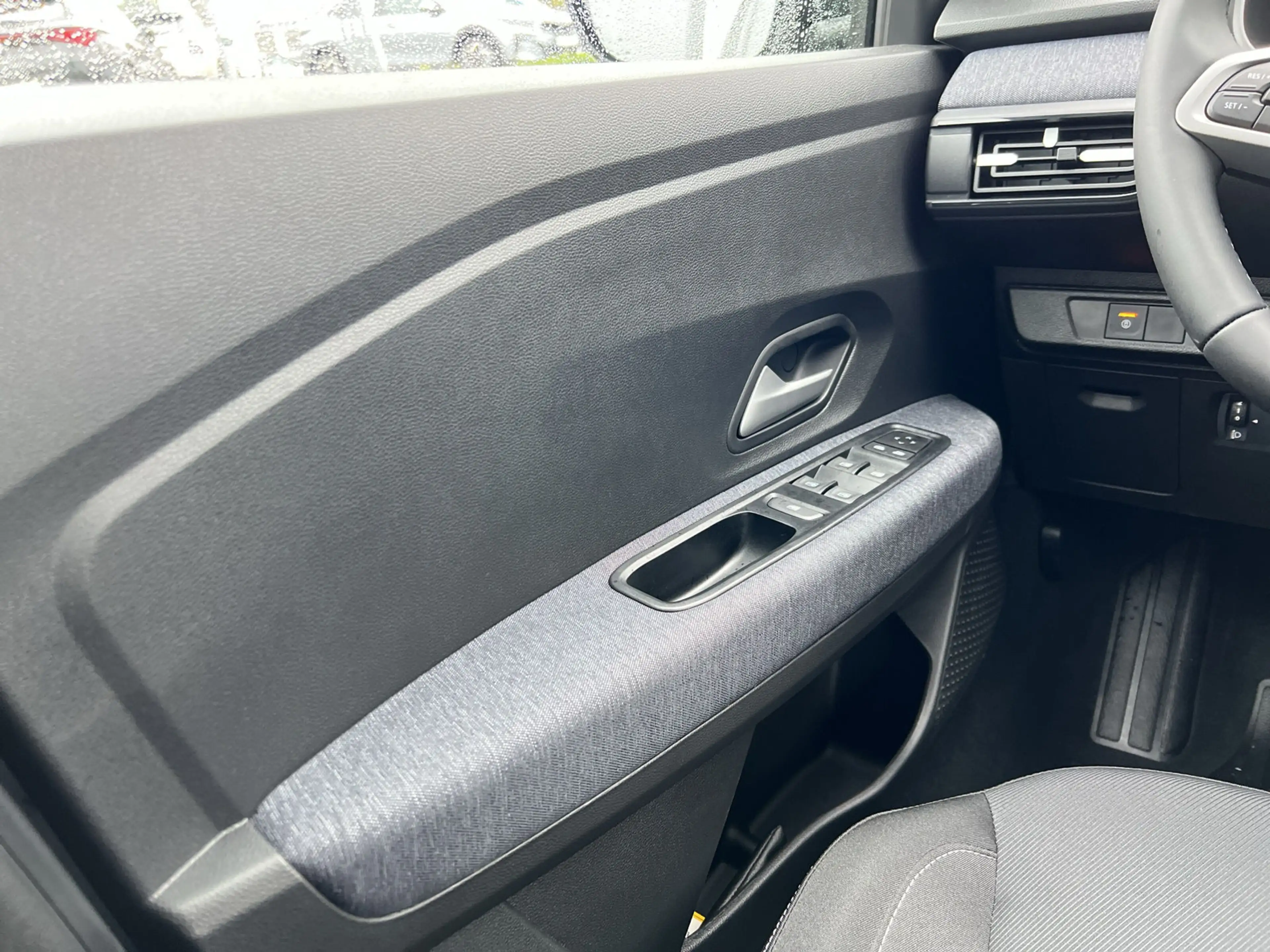 Dacia Jogger TCe 110 Expression 7-S SHZ+RFK+LED — photo 13