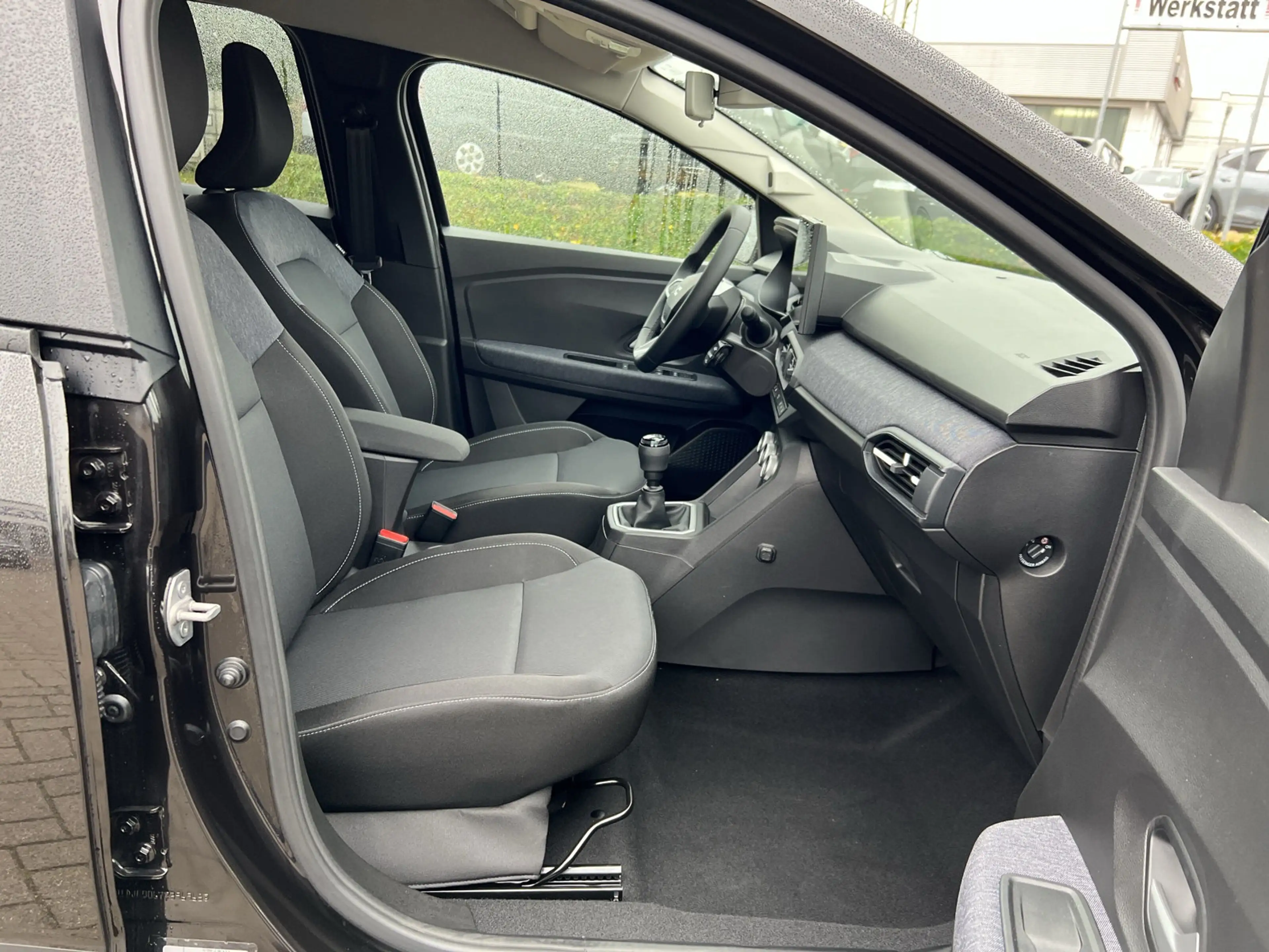 Dacia Jogger TCe 110 Expression 7-S SHZ+RFK+LED — photo 9
