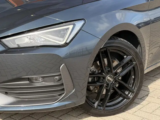CUPRA Leon view 5