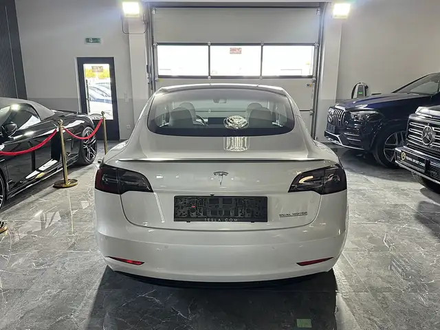 Tesla Model 3 view 8