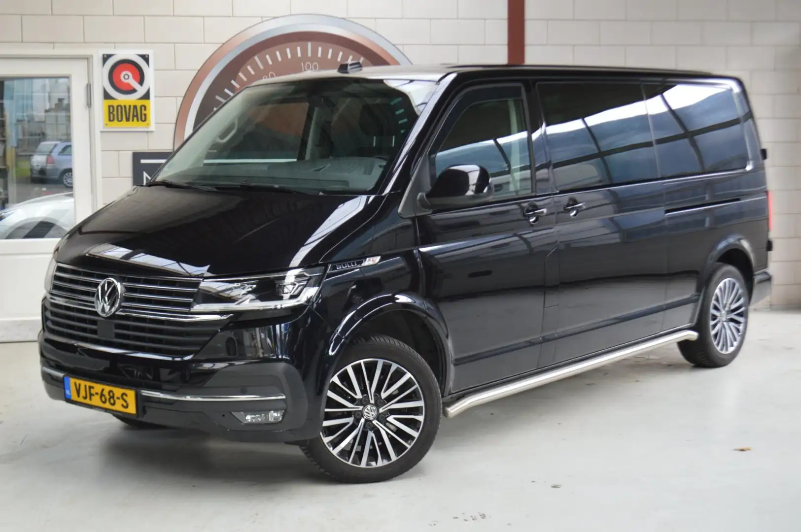 Volkswagen Transporter Zwart Leder, L2H1 30 DC BULLI 200PK, 1e eig, All-s Zwart - 2