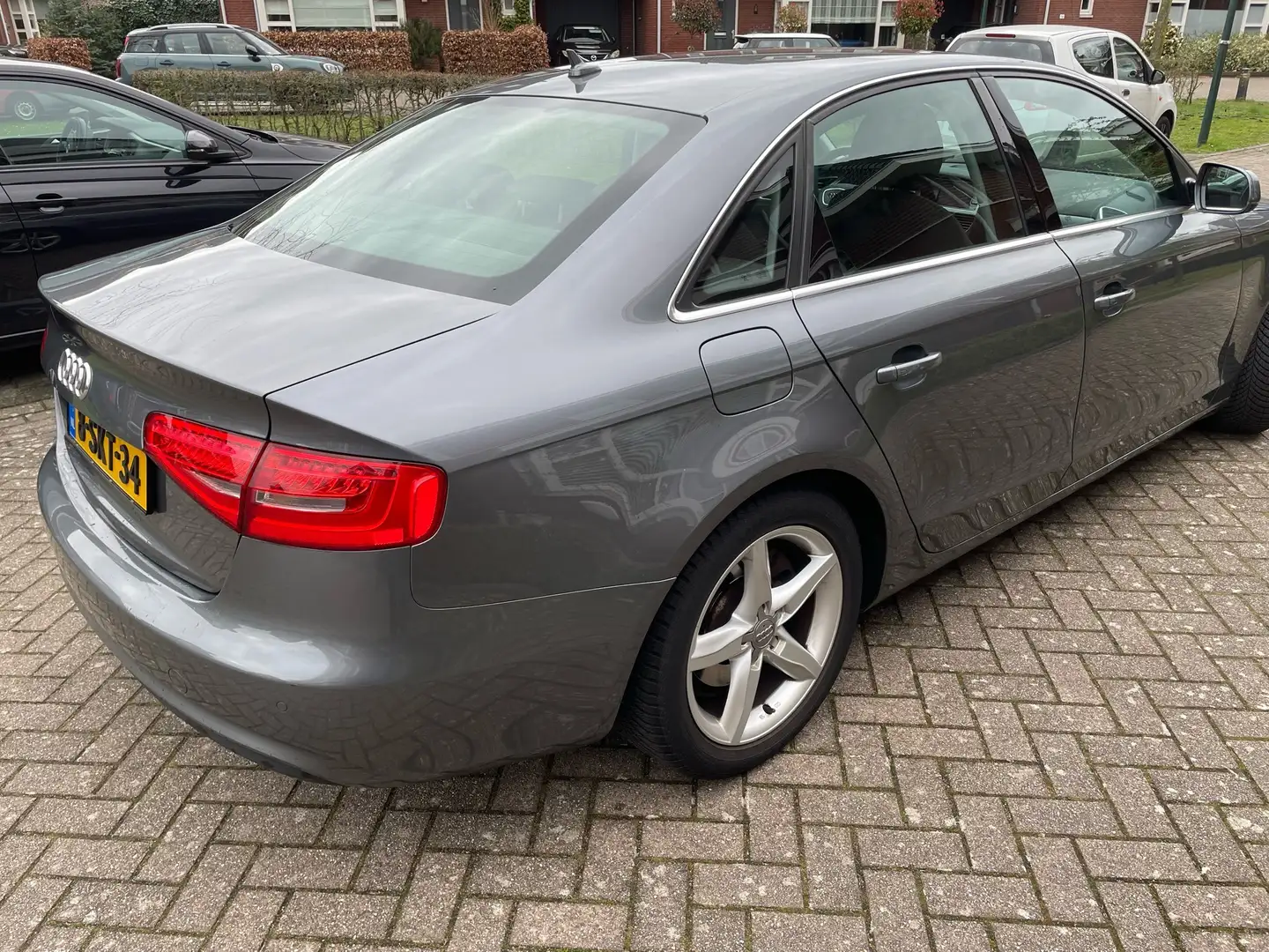 Audi A4 1.8 TFSI Ambition Business Nav Grijs - 2