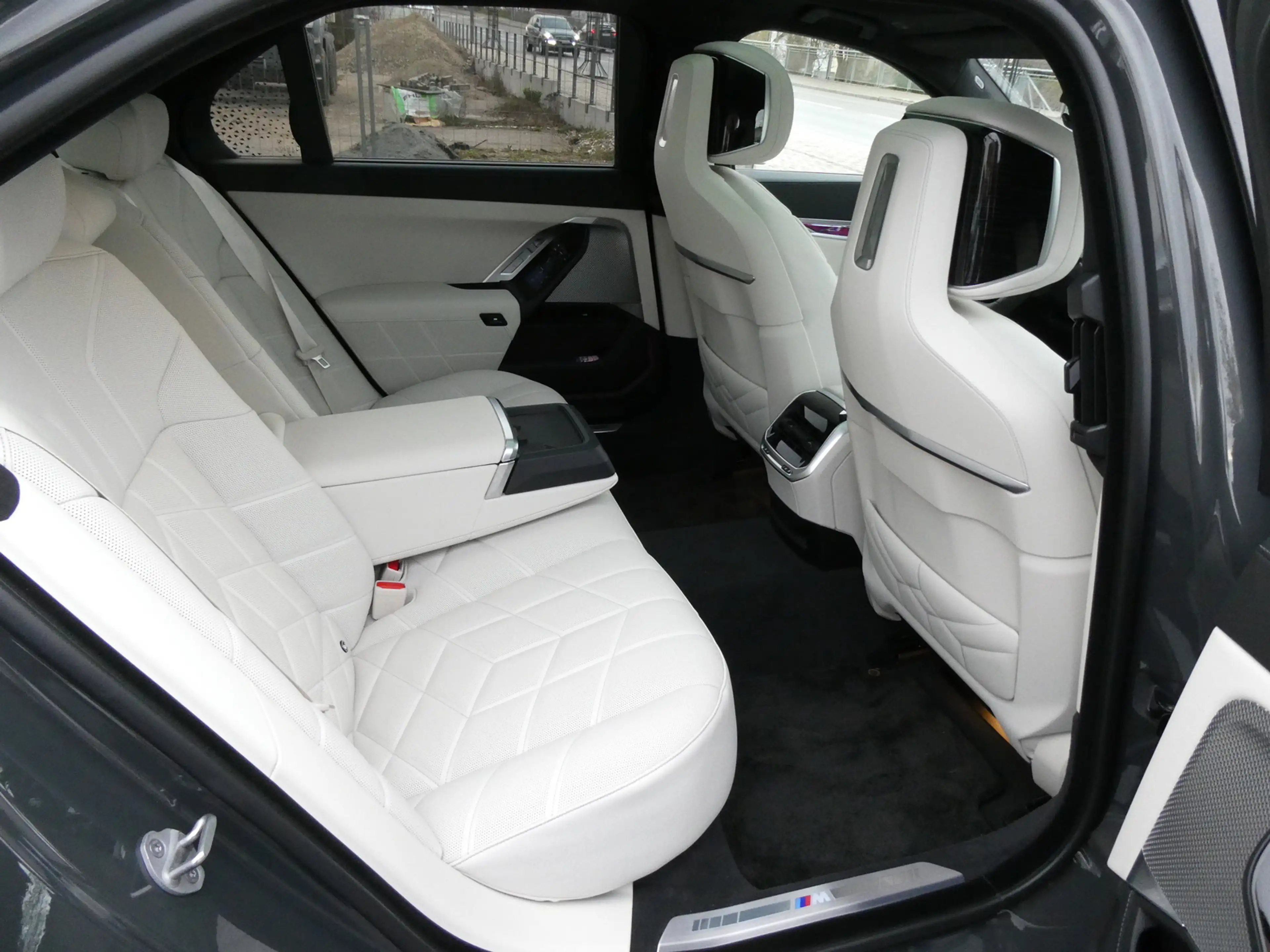 BMW 740 740d xD MPAKETPRO+TWO-TON+PANO+ICON-GLO+SOFT+DAP — photo 11