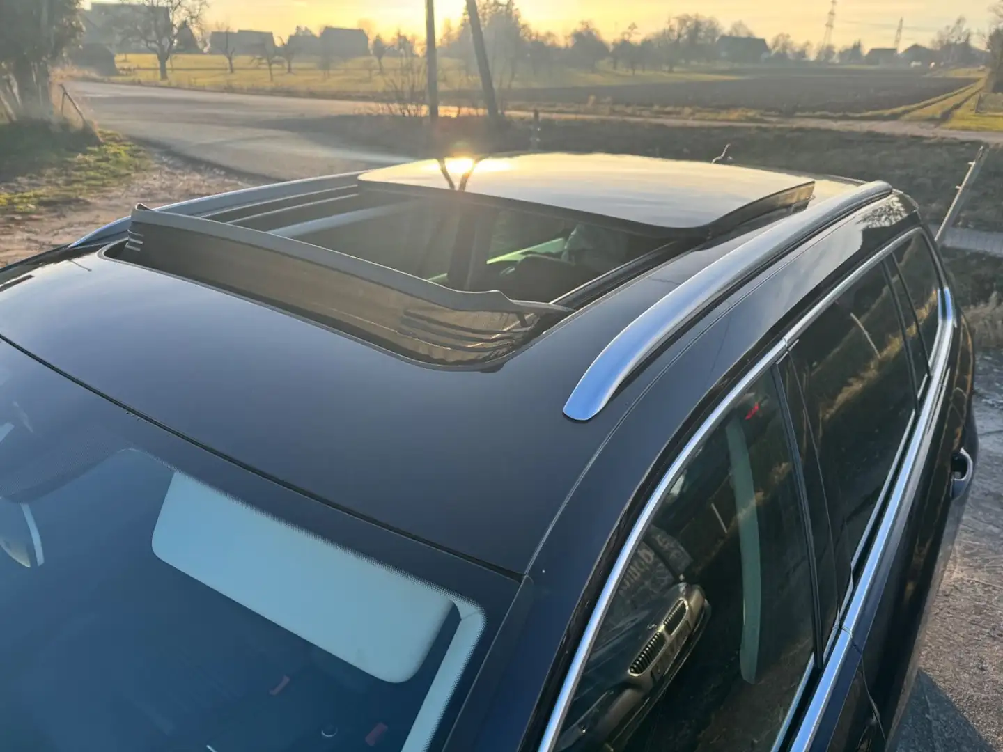 Volkswagen Passat Variant 2.0 TDI DSG Highline*R-LINE*PANO* Schwarz - 2