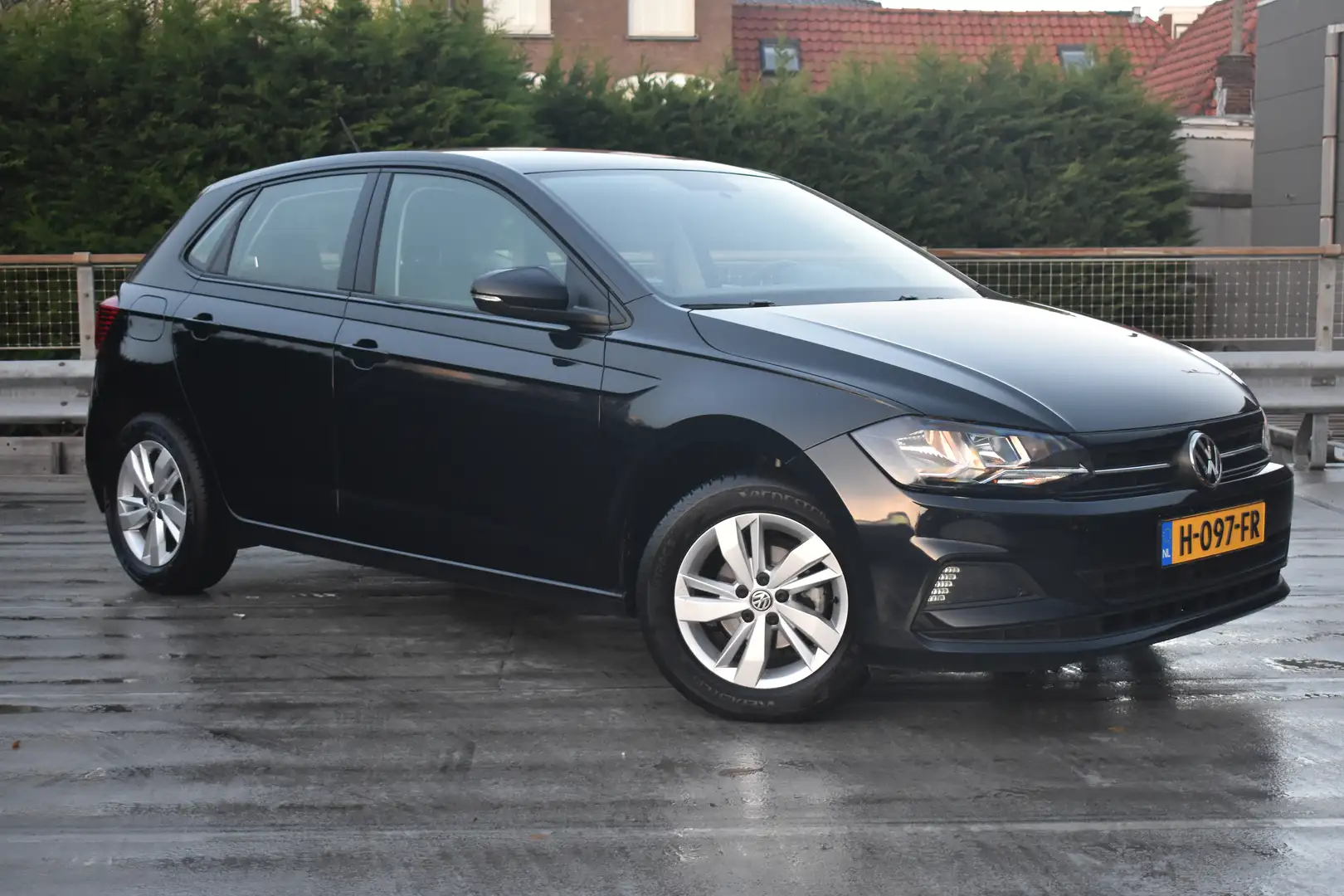 Volkswagen Polo 1.0 96PK TSI Comfortline | ADAPT. CRUISE | CAMERA Zwart - 2