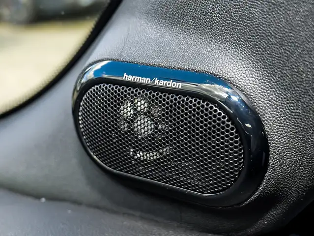 Mini Convertible view 12