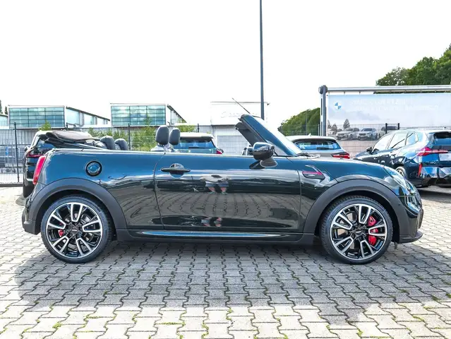 Mini Convertible view 9