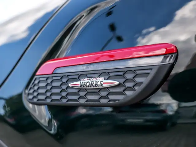 Mini Convertible view 25