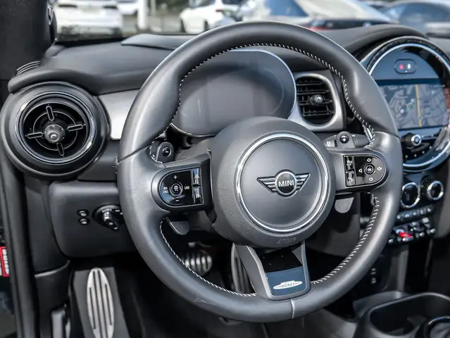 Mini Convertible view 22