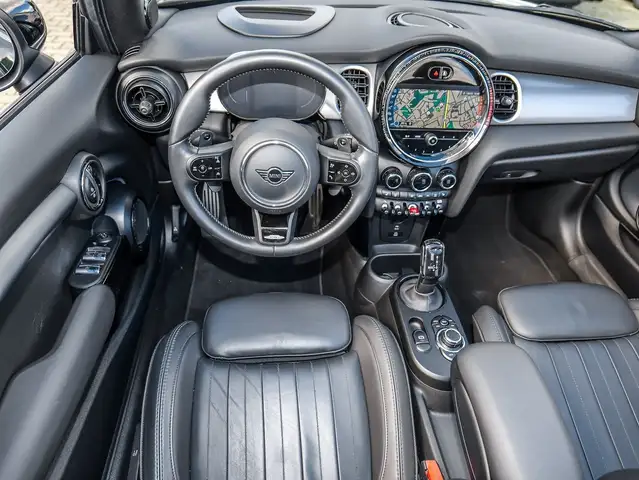 Mini Convertible view 19