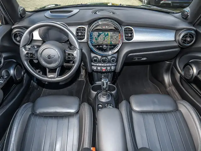 Mini Convertible view 3