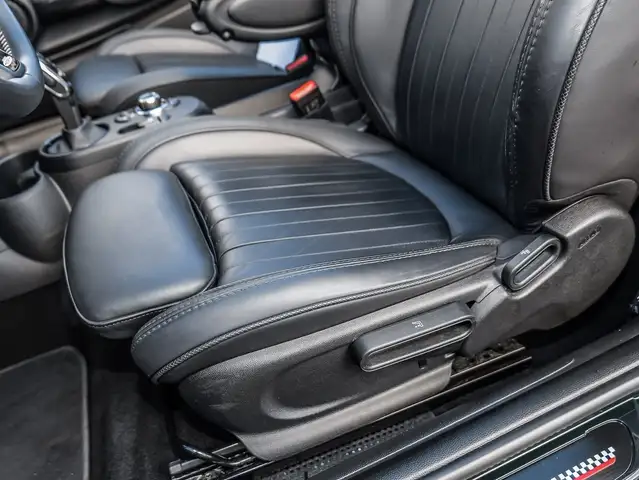 Mini Convertible view 23