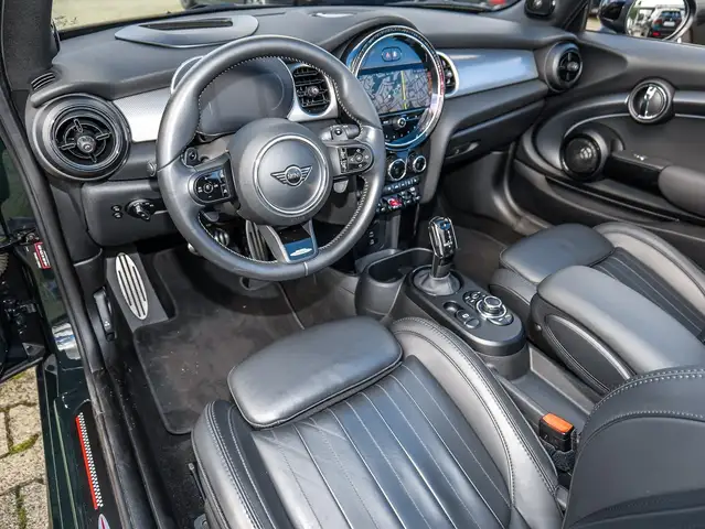 Mini Convertible view 17