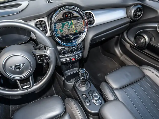 Mini Convertible view 16