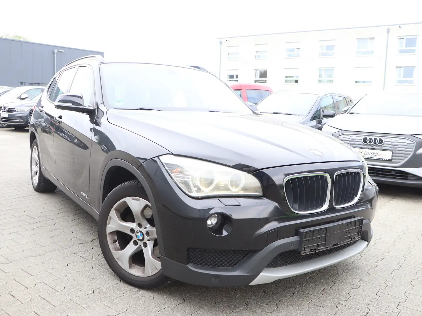 BMW X1 18d sDrive / BI-XENON, NAVIGATION, PDC Schwarz - 1
