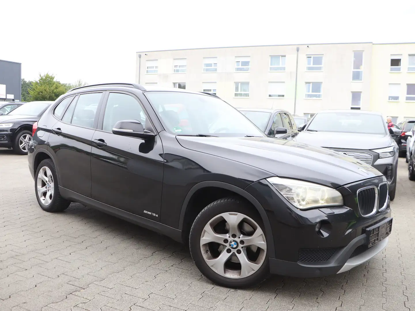 BMW X1 18d sDrive / BI-XENON, NAVIGATION, PDC Schwarz - 2