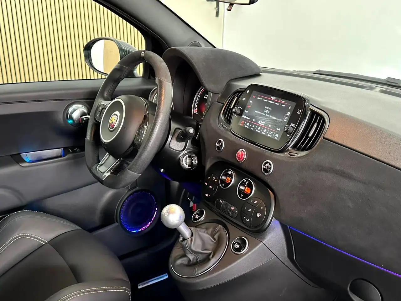Abarth 695 2024 — фото 10