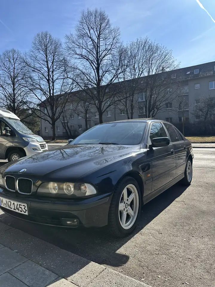 BMW 523