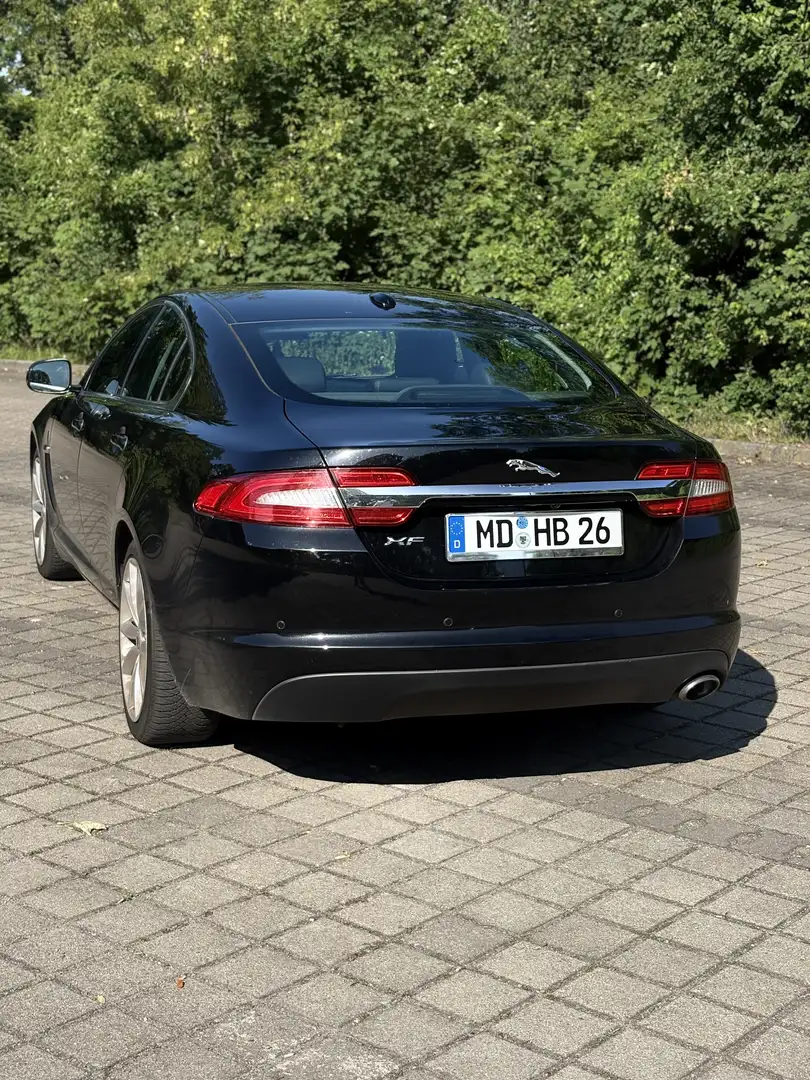 Jaguar XF 2.2 Diesel Schwarz - 2