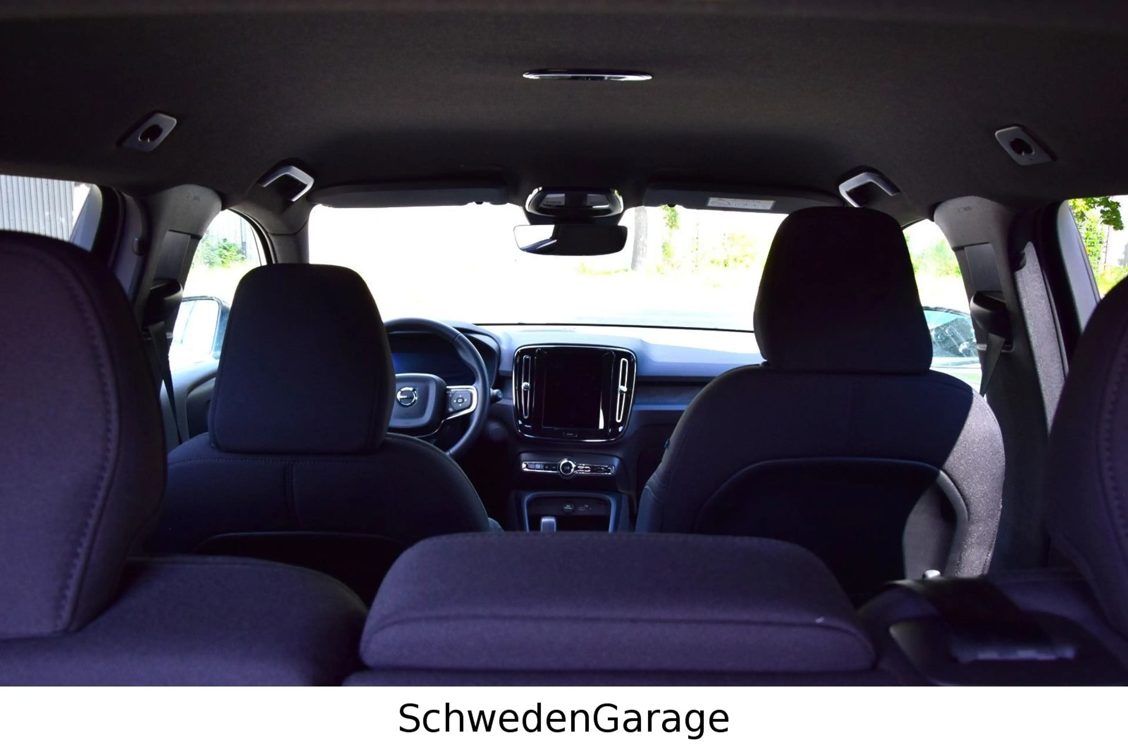 Volvo EX40 Twin Motor AWD Plus Black Edition AHK — photo 9