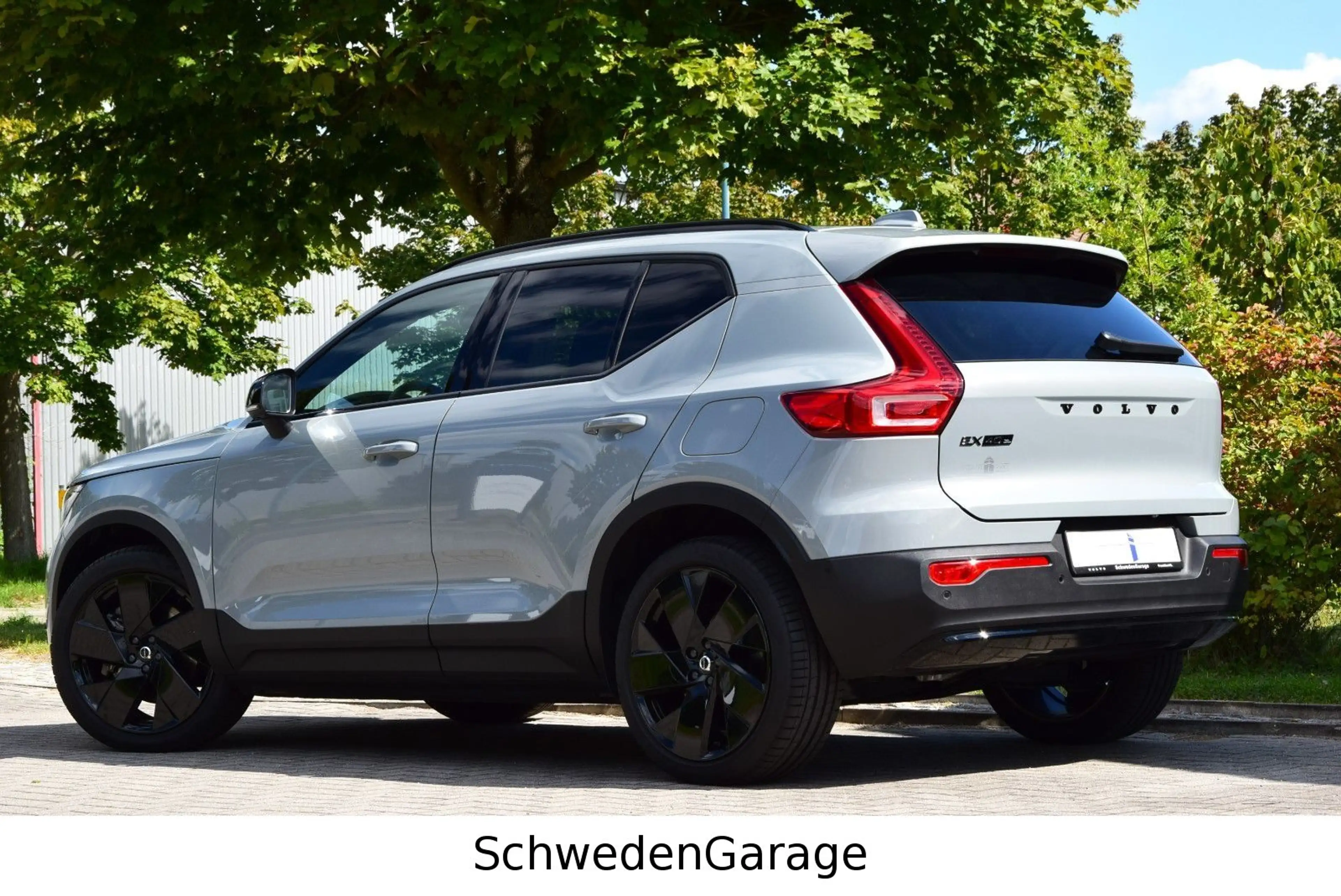 Volvo EX40 Twin Motor AWD Plus Black Edition AHK — photo 4
