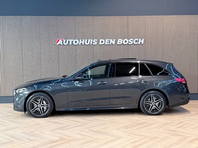Mercedes-Benz C-Class view 3