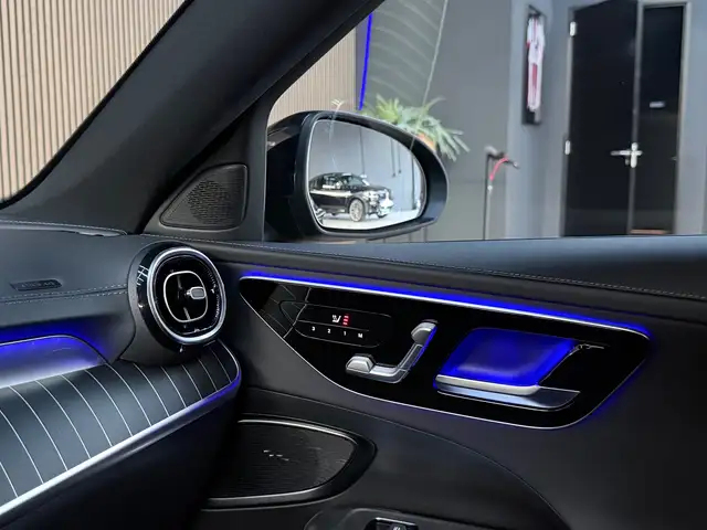 Mercedes-Benz C-Class view 19