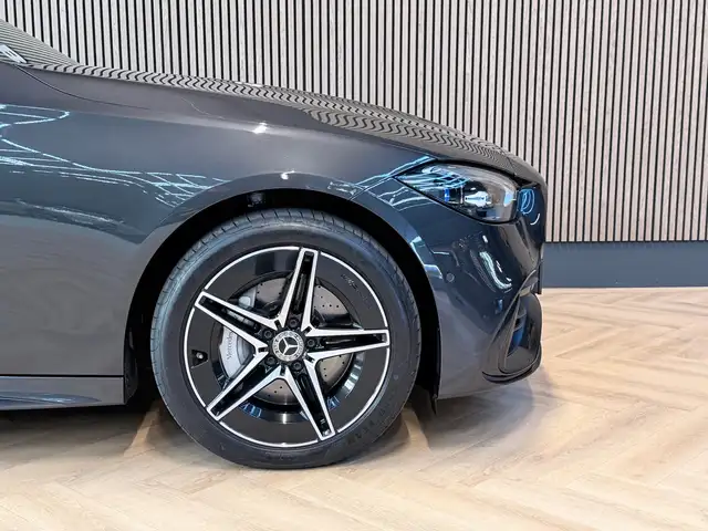 Mercedes-Benz C-Class view 27