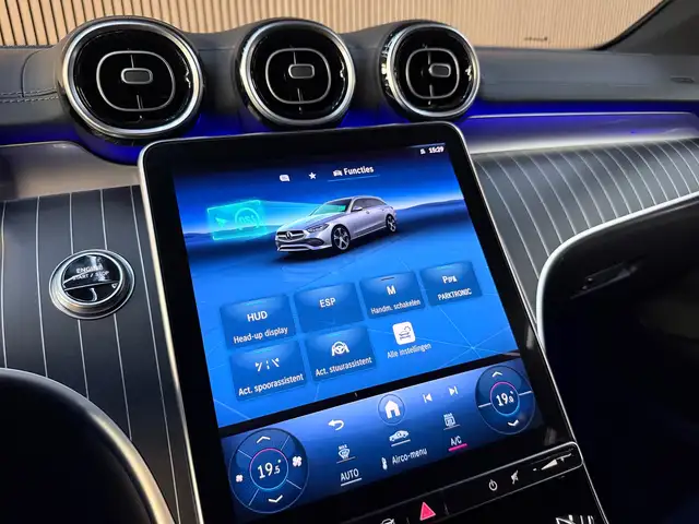 Mercedes-Benz C-Class view 17