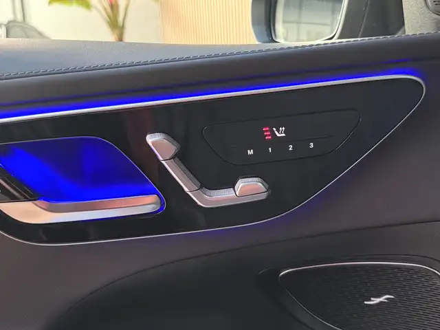 Mercedes-Benz C-Class view 18