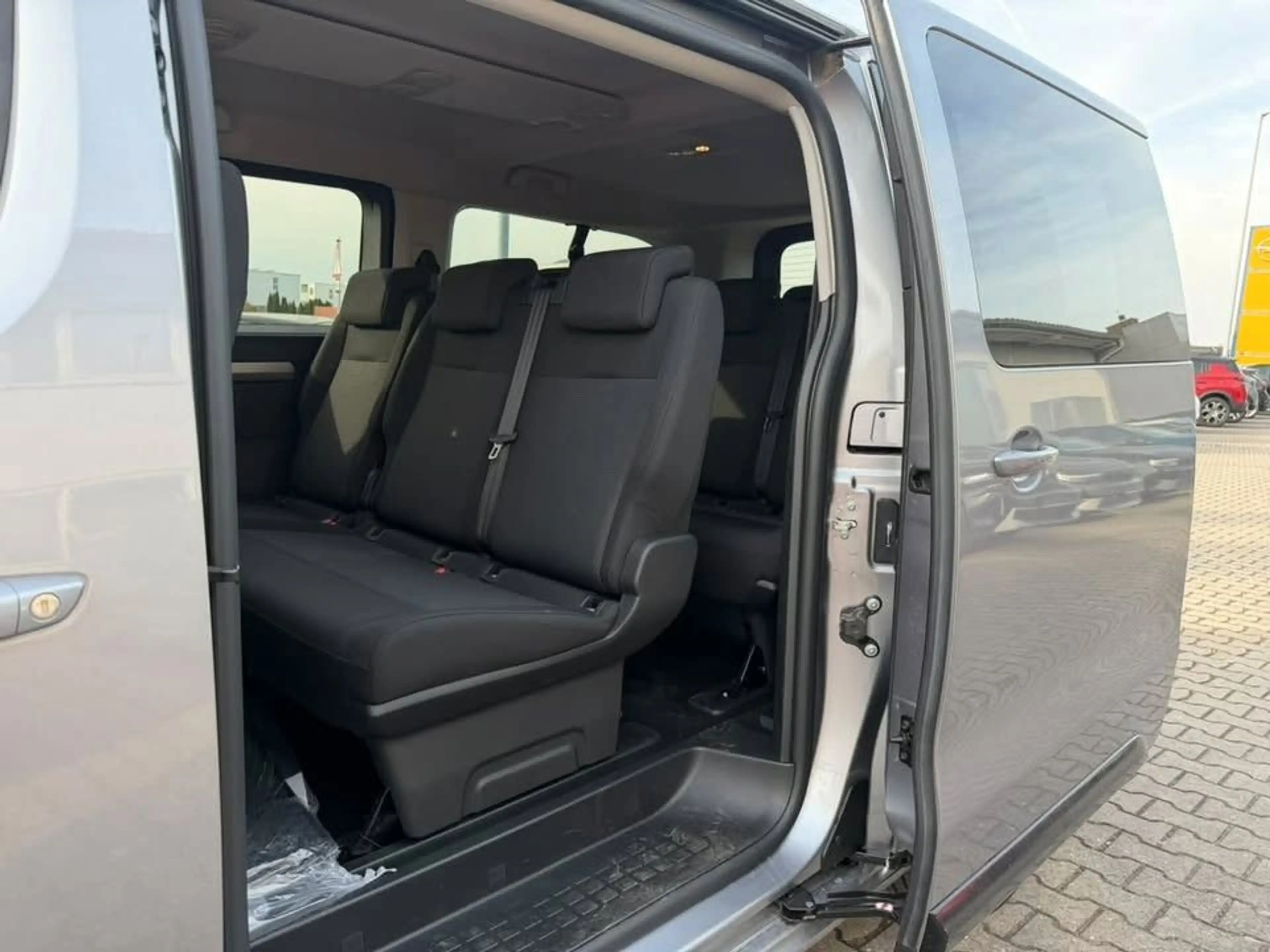 Opel Zafira Life 2.2 Business Edition XL 179PS *PDC* — photo 9