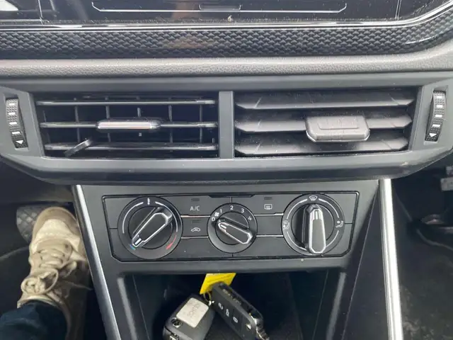 Volkswagen Polo view 17