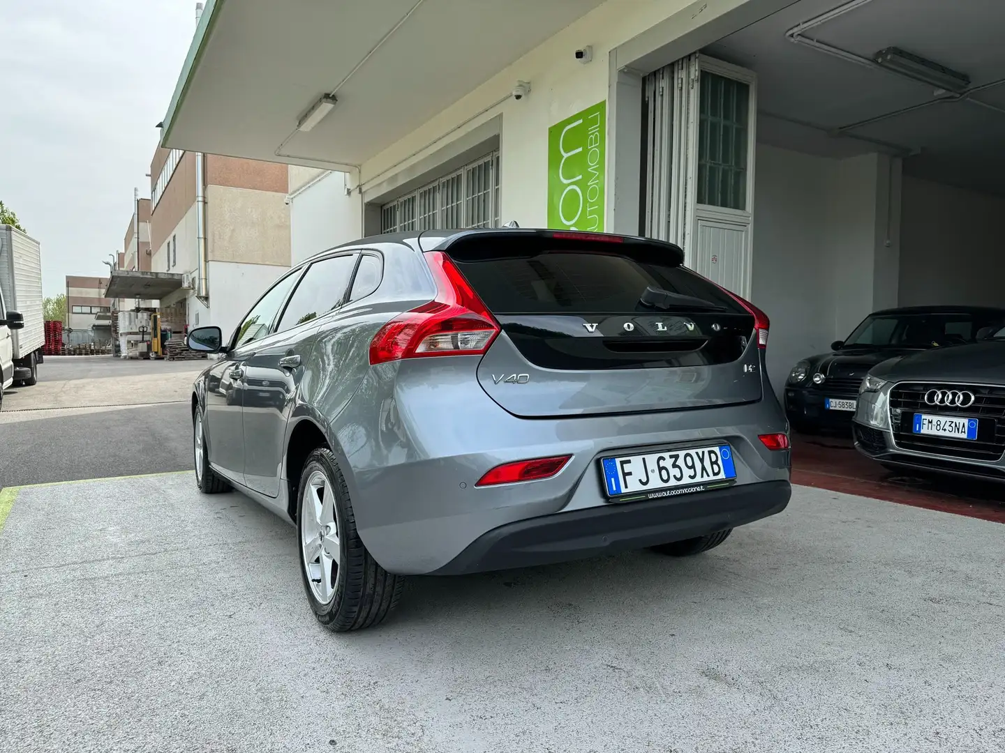 Volvo V40 2.0 d2 MOMENTUM BUSINESS GARANZIA 24 MESI TAGLIAND Grigio - 2