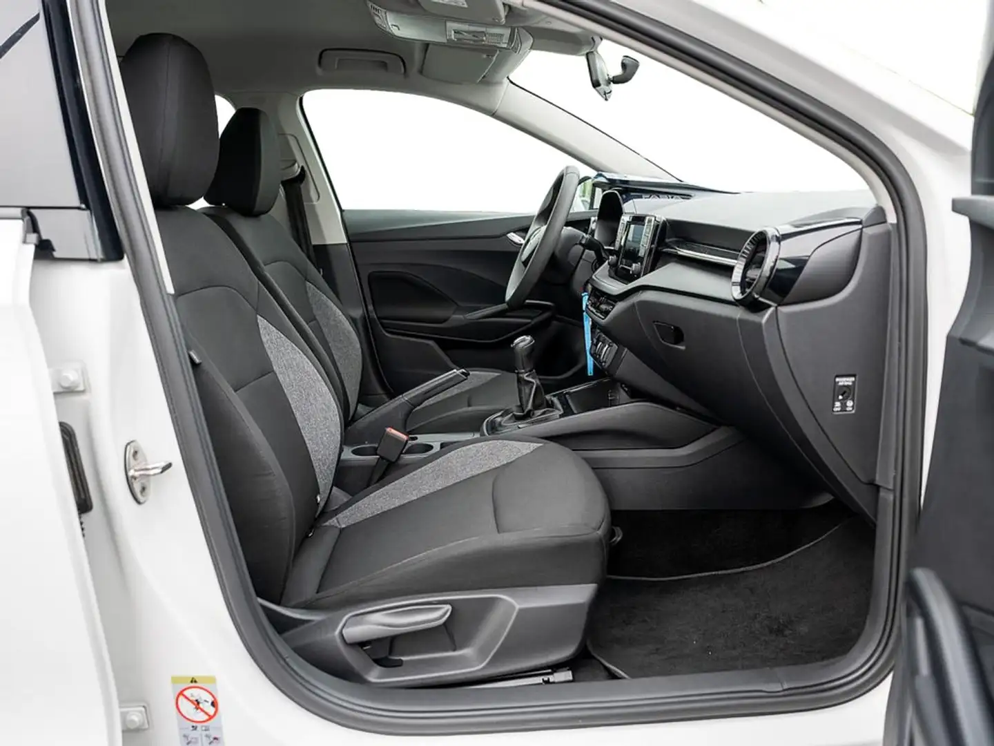 Skoda Fabia 1.0 MPI Active PDC BT SHZ Klima SmartLi Weiß - 2
