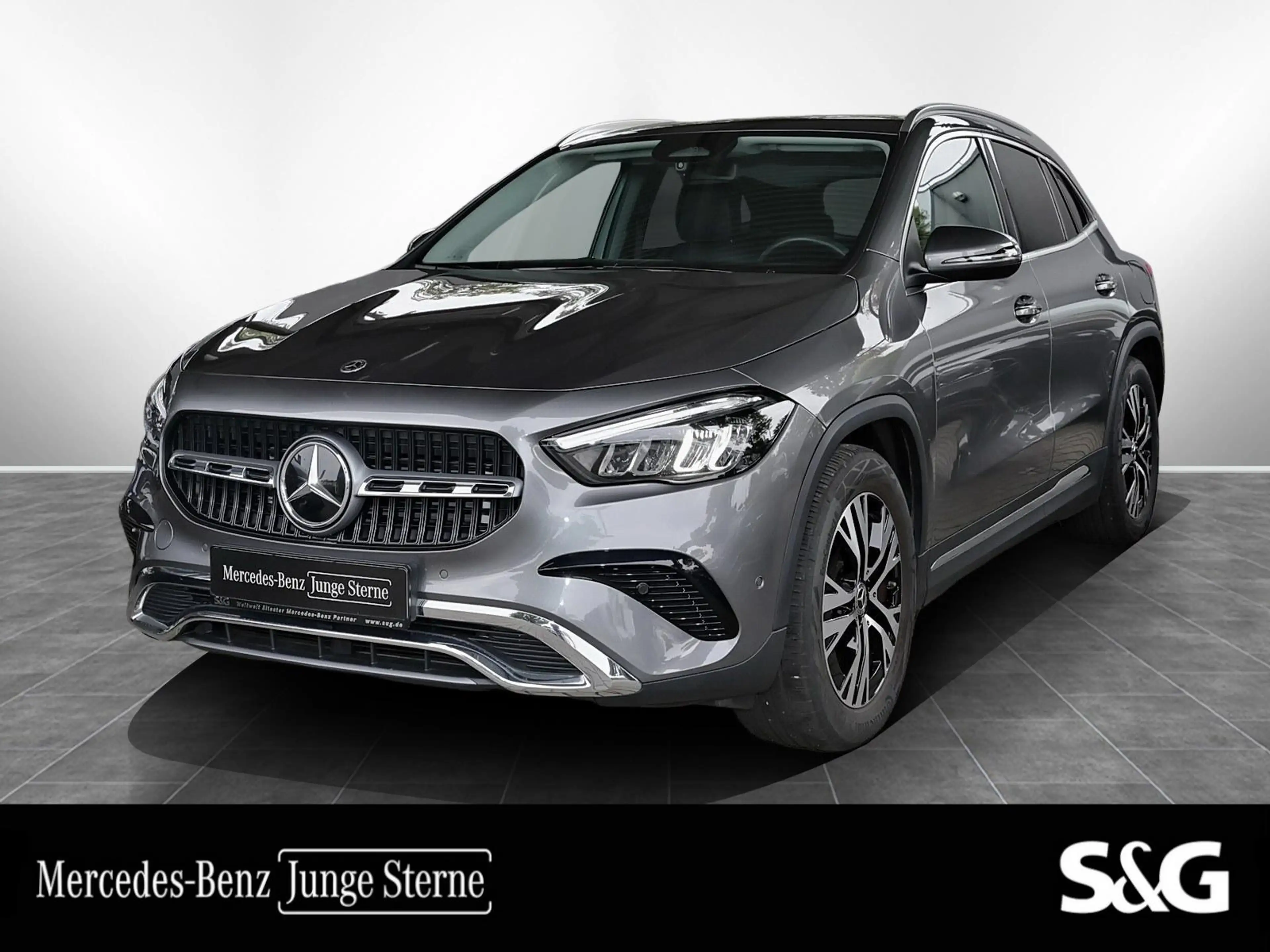 Mercedes-Benz GLA 220 4M AHK+DISTRO+TOTWINKEL+KAMERA+LED+18"