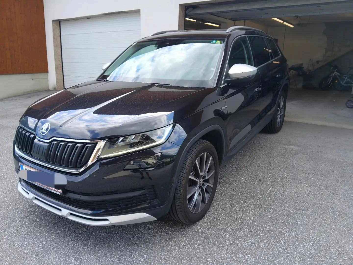 Skoda Kodiaq 2,0 TDI SCR 4x4 Scout Schwarz - 1