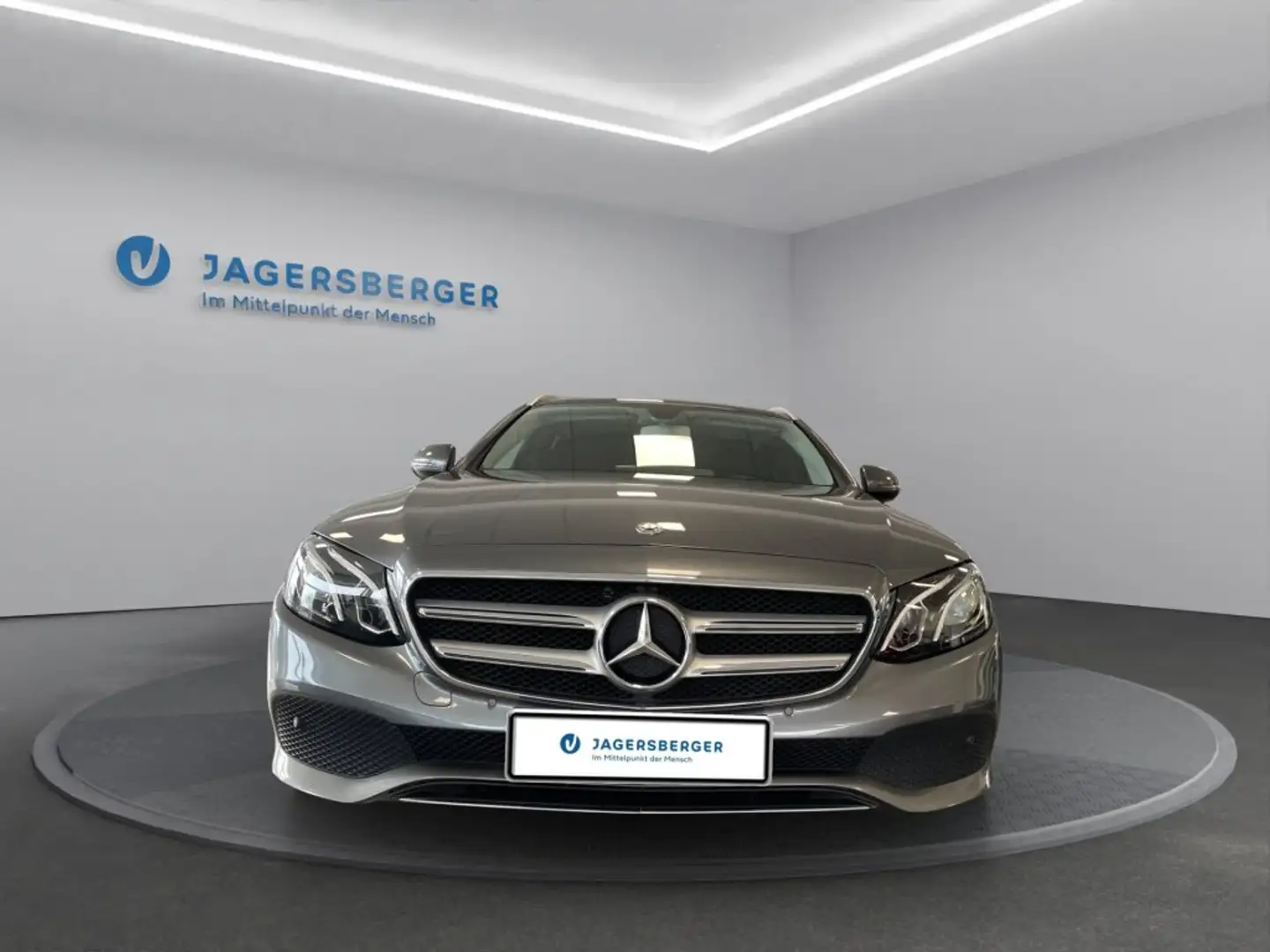 Mercedes-Benz E 220 d T Avantgarde Aut. Grau - 2