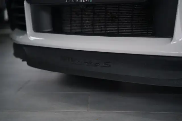 Porsche 911 view 11
