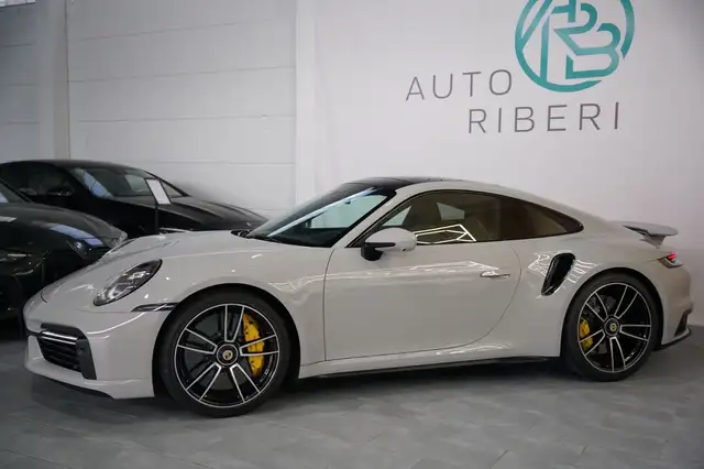 Porsche 911 view 13