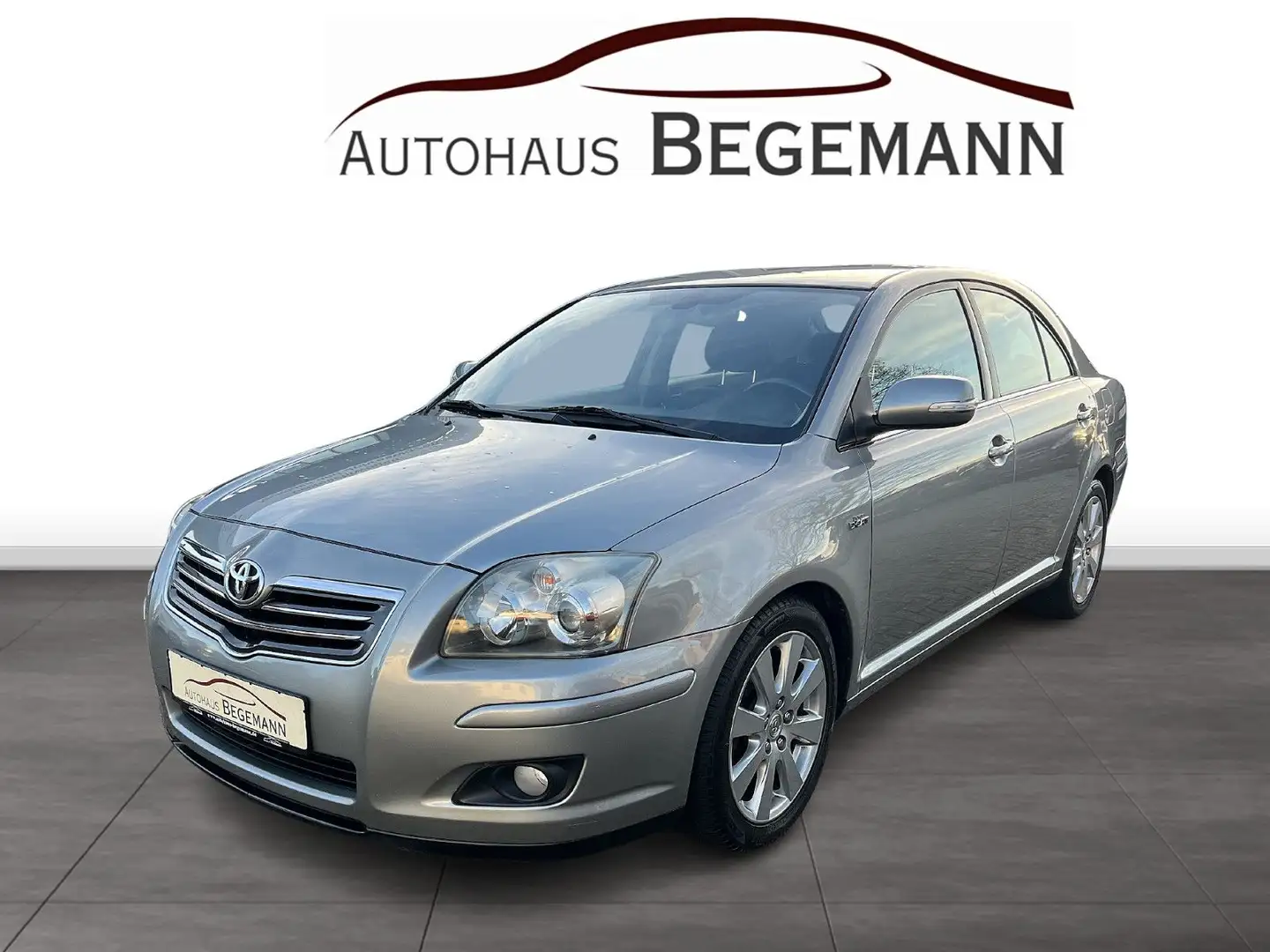 Toyota Avensis 2.2 D-CAT LB Team AHK Tüv neu SHZ Silber - 1