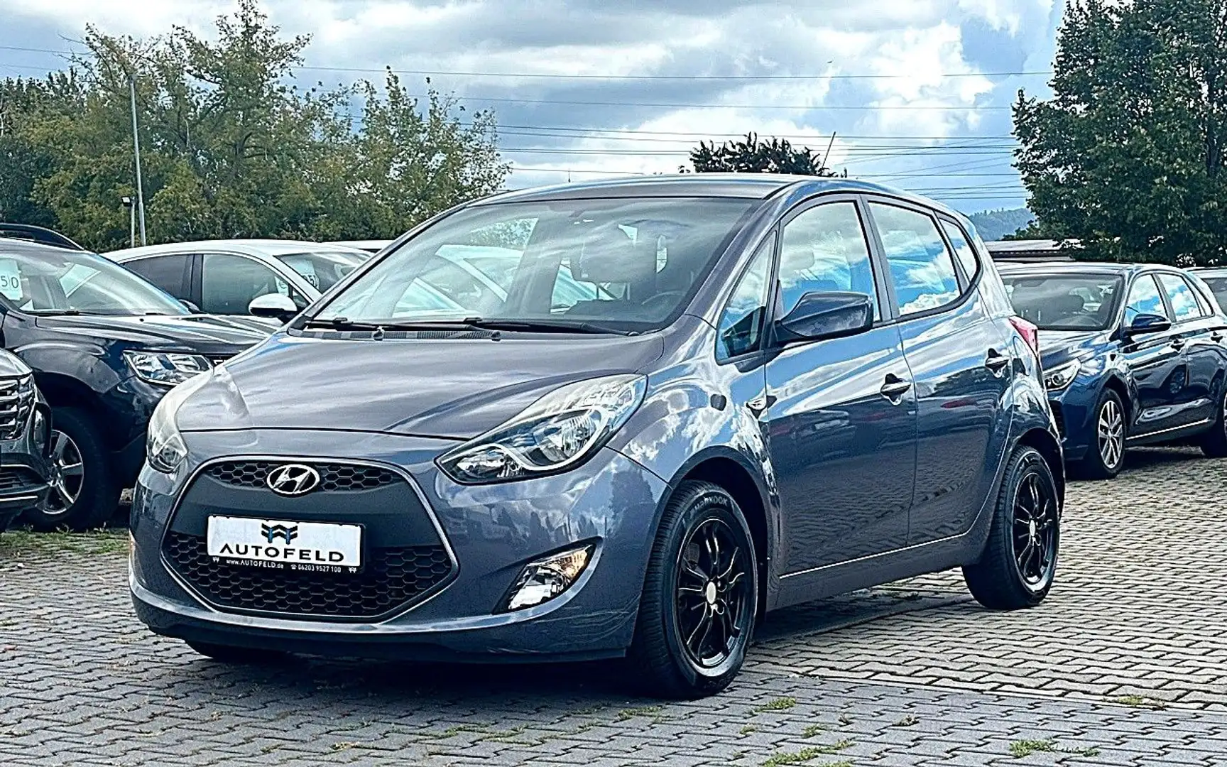 Hyundai iX20 1.4 CRDi/VOLLSHEFT/ALLWETTER/ISOFIX Grau - 1