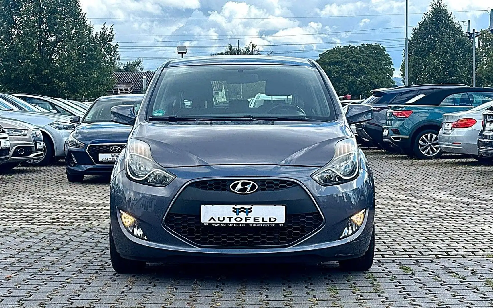 Hyundai iX20 1.4 CRDi/VOLLSHEFT/ALLWETTER/ISOFIX Grau - 2